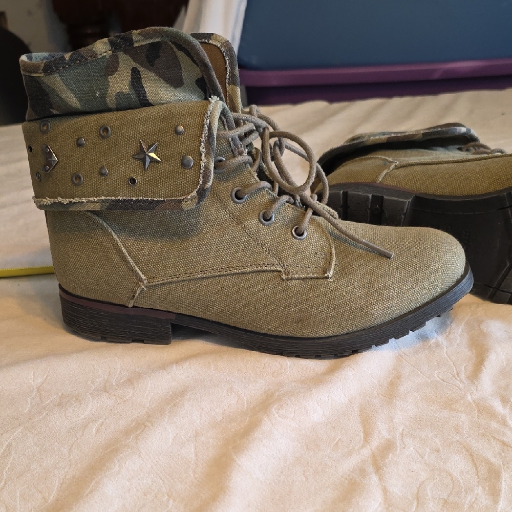 Rock & Candy  Olive Camouflage Star Boots